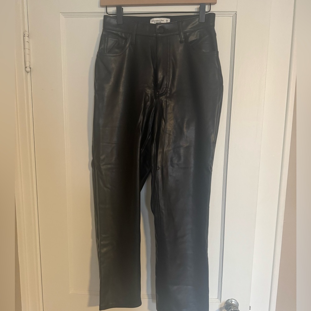 Abercrombie Curve Love Ultra High Rise-The Ankle Straight Faux Leather